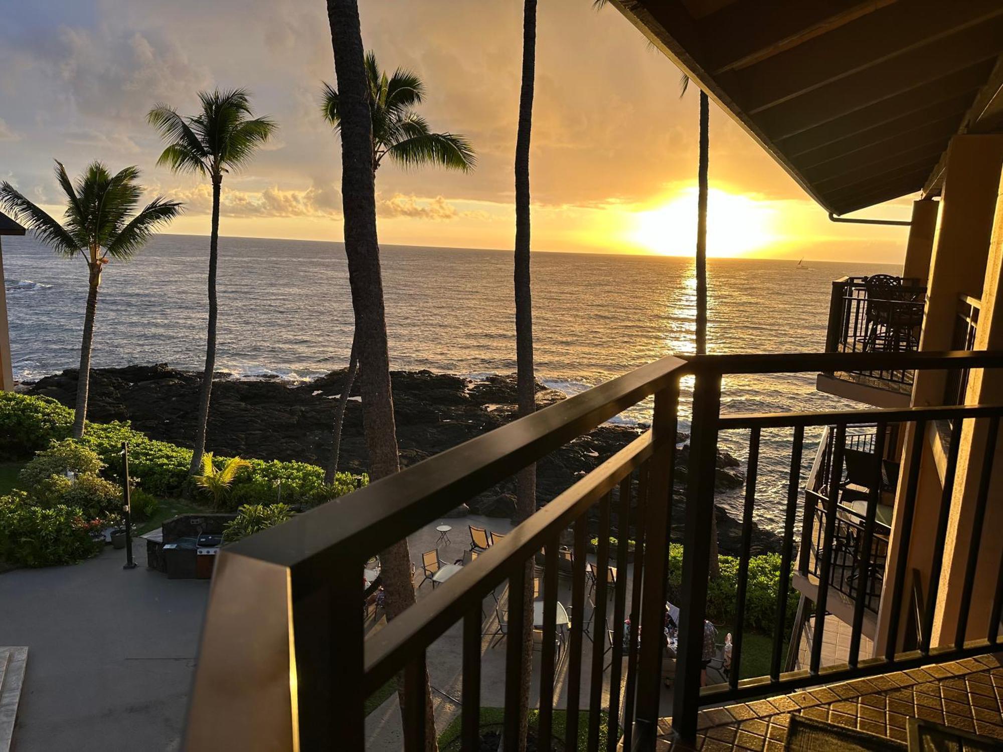 Oceanfront Penthouse With Loft Apartment Kailua-Kona Bagian luar foto