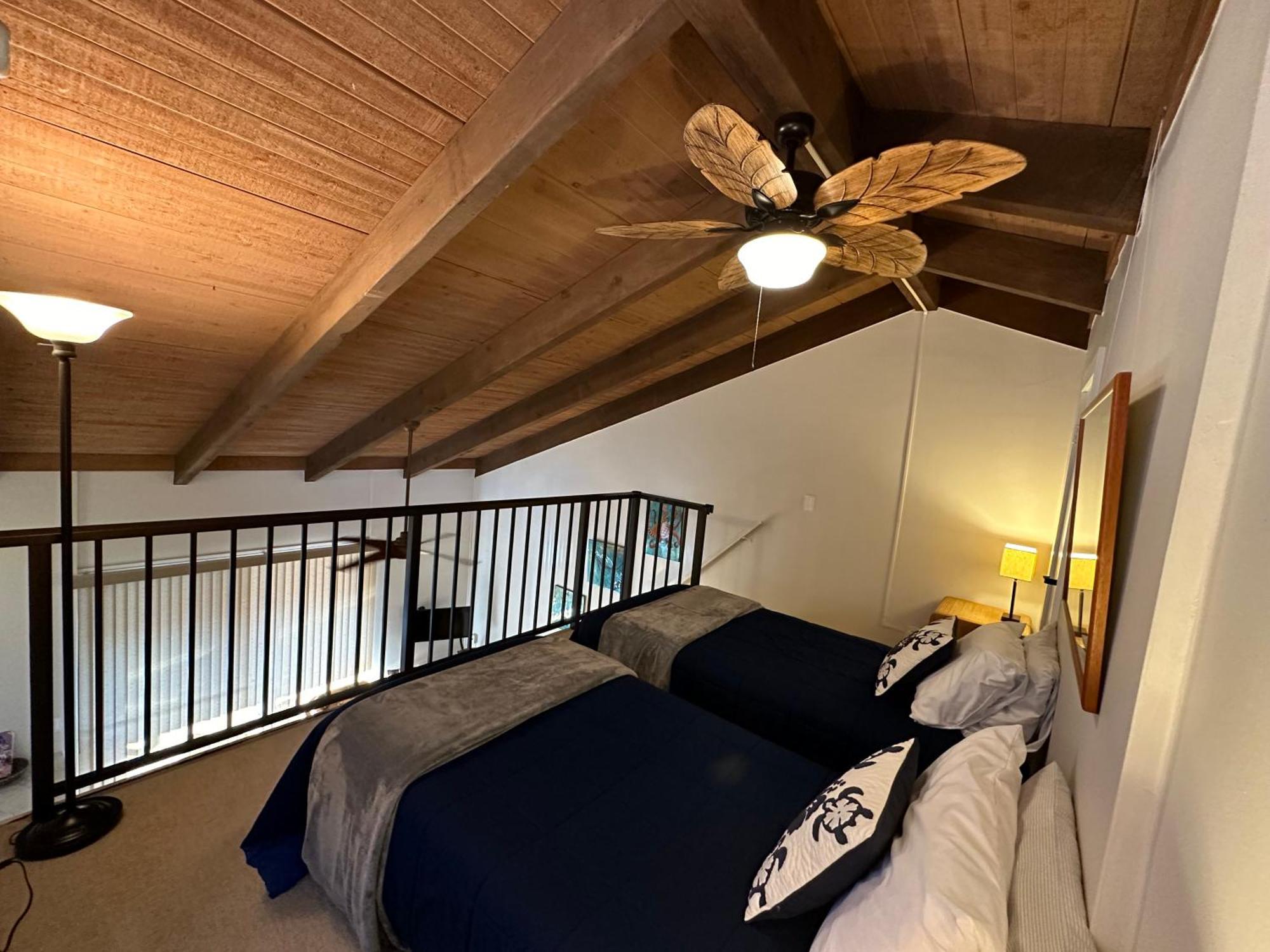 Oceanfront Penthouse With Loft Apartment Kailua-Kona Bagian luar foto